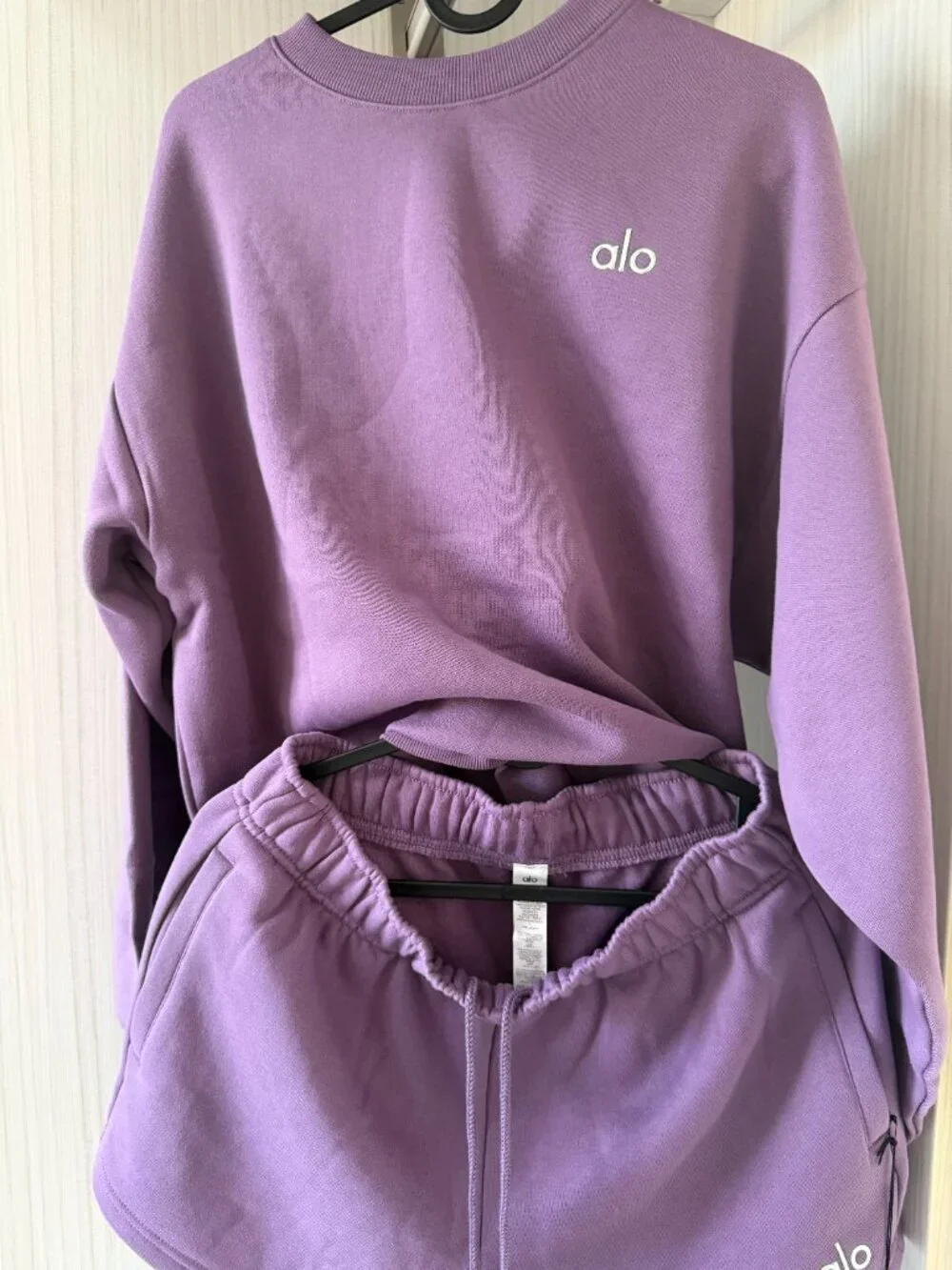 Alo Yoga Set Accolade Crew Neck Pullover And Short Limited Plum Kiss